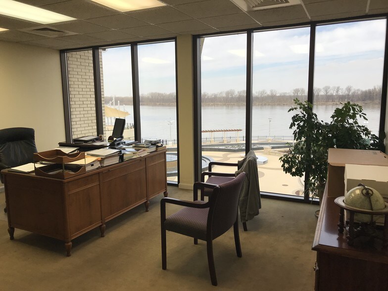 More Photos Of 100 Saint Ann St, Owensboro Office For Sale