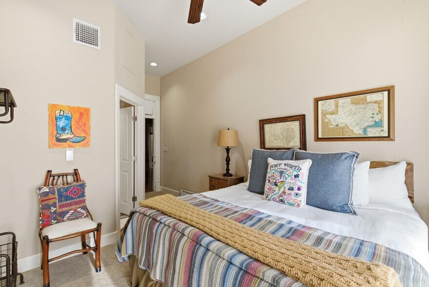 More Photos Of 103 N Pecan St, Hico Hotel For Sale