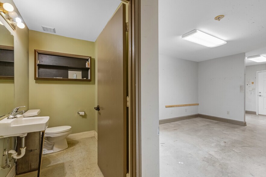 More Photos Of 478 Boulevard SE, Atlanta General Retail For Lease