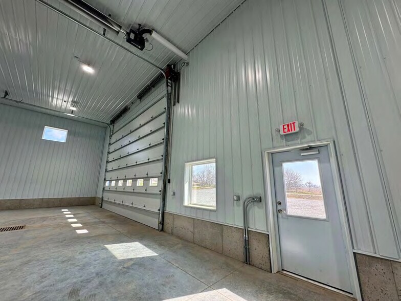 More Photos Of 550 G St NE, Walford Warehouse For Lease
