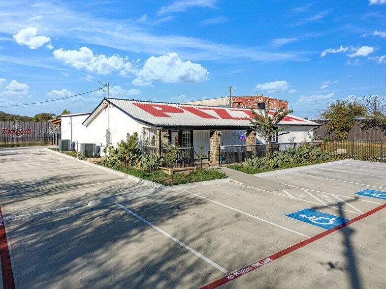 More Photos Of 9805 Jacksboro Hwy, Fort Worth Freestanding For Sale