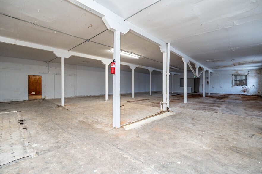 More Photos Of 425 E 58th St, Los Angeles Warehouse For Lease