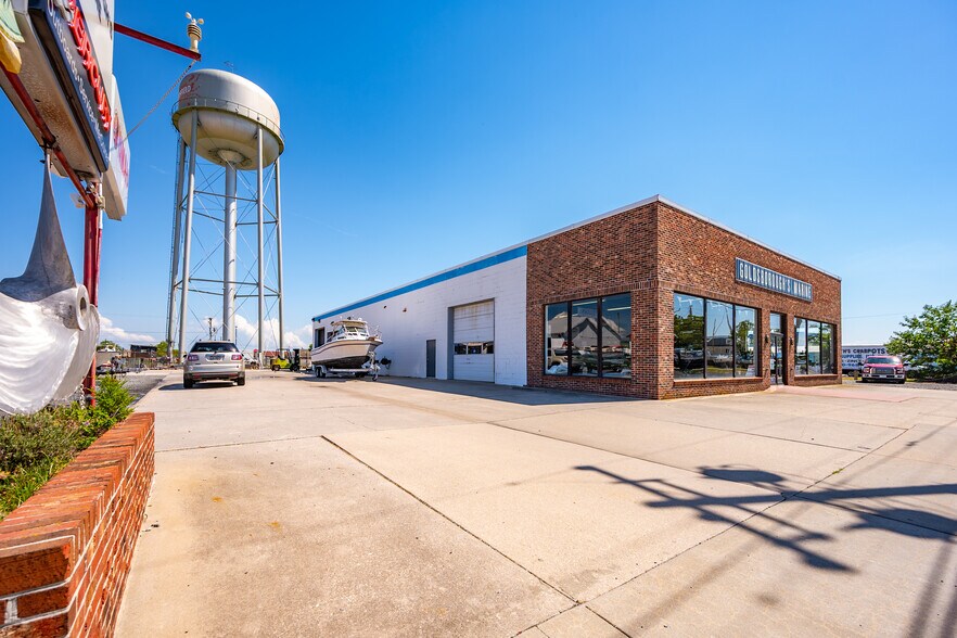 Primary Photo Of 709 W Main St, Crisfield General Retail For Sale