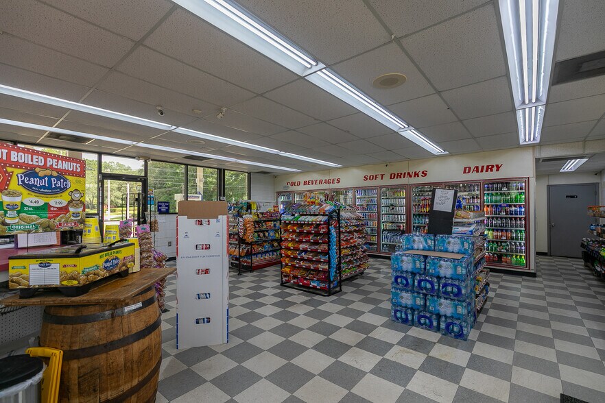 More Photos Of 3301 W Main St, Dothan Service Station For Sale