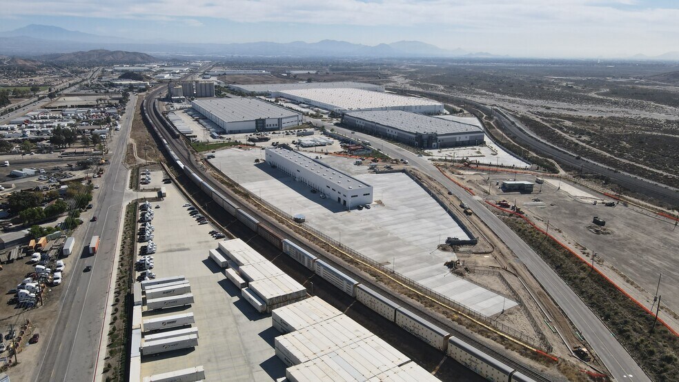 More Photos Of 19472 Cajon Blvd, San Bernardino Truck Terminal For Lease