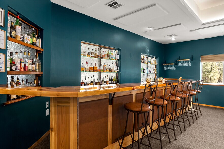 More Photos Of 7951 Hwy 35, Bigfork Restaurant For Lease