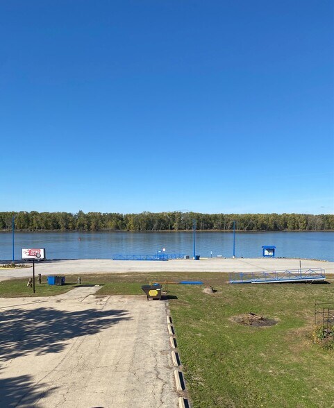 More Photos Of 102 N Main St, Albany Restaurant For Sale