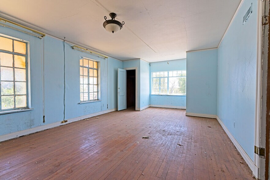 More Photos Of 400 SW 28th St, Oklahoma City Specialty For Sale