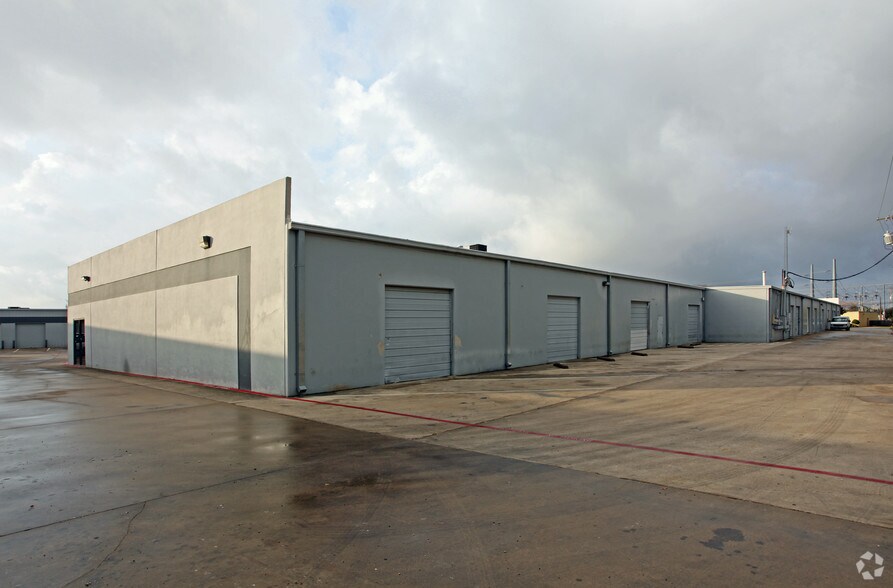 More Photos Of 11056 Shady Trl, Dallas Unknown For Lease