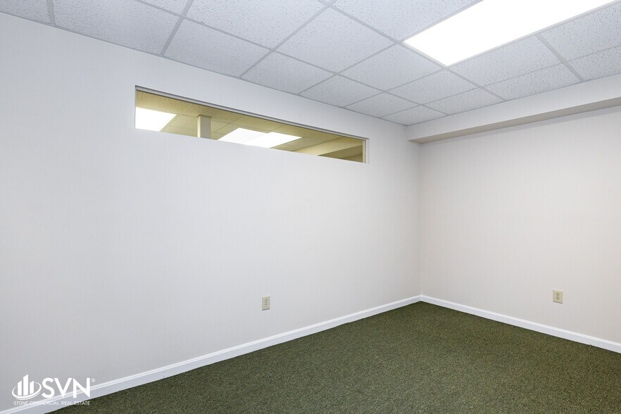 More Photos Of 141 Prosperous Pl, Lexington Medical For Sale