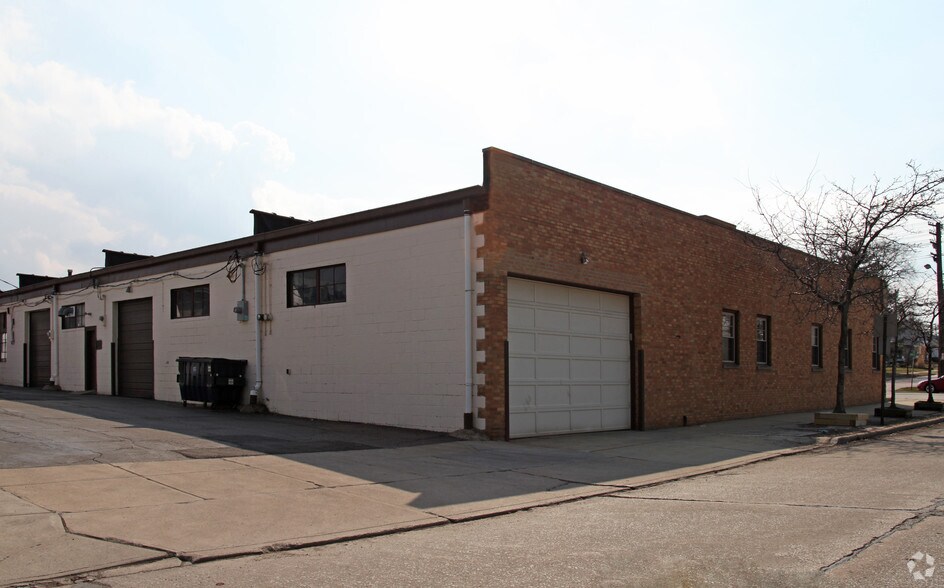 More Photos Of 5325-5335 Ridge Rd, Cleveland Storefront For Lease