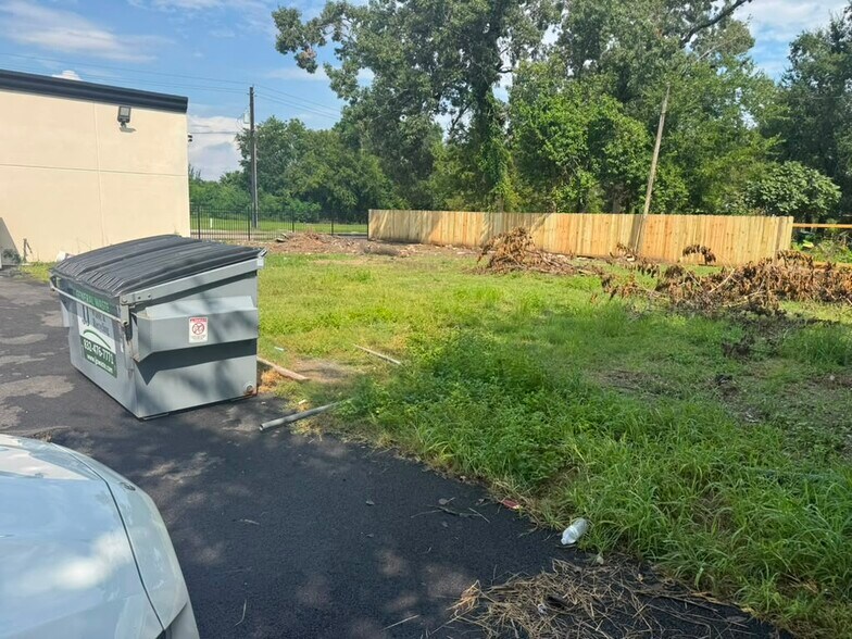 More Photos Of 3801 Delano St, Houston General Retail For Sale