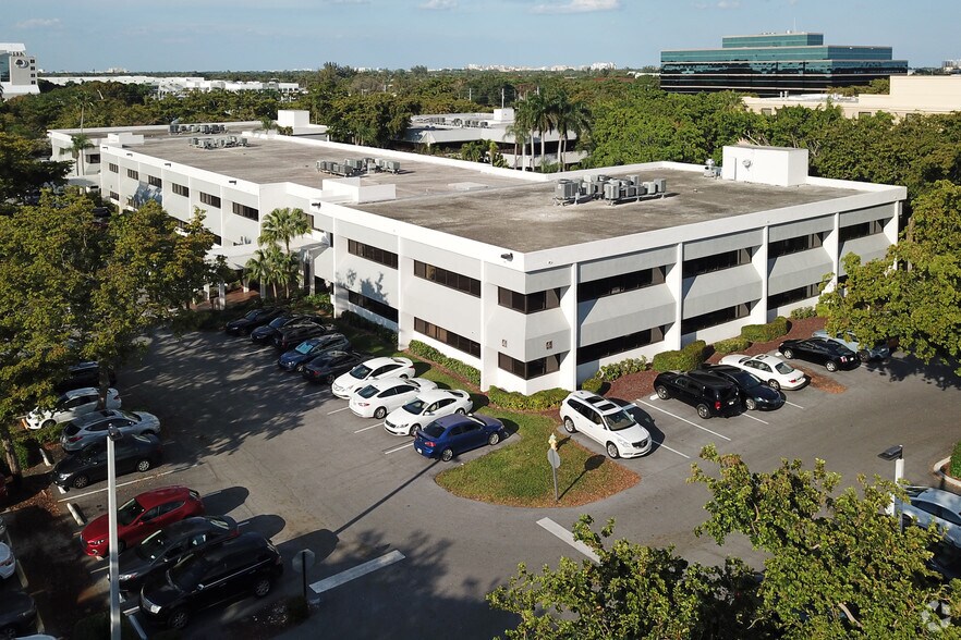 Primary Photo Of 700 W Hillsboro Blvd, Deerfield Beach Office For Lease