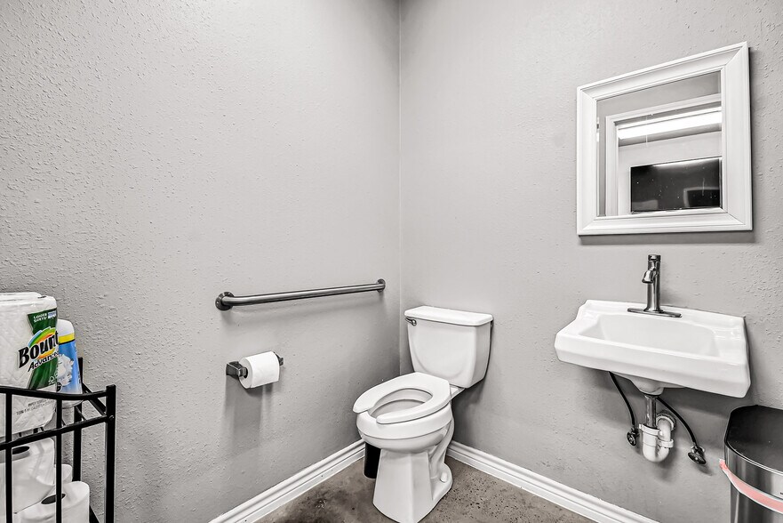 More Photos Of 122 Heatherwood Dr, Spring Loft Creative Space For Lease