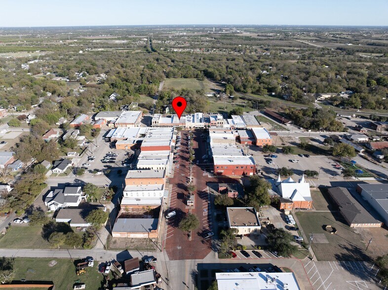 More Photos Of 107 S Main St, Farmersville Storefront For Sale