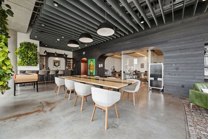 More Photos Of 404 E College St, Iowa City Hotel For Sale