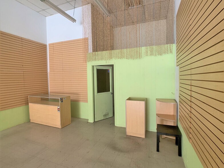 More Photos Of 1100-1106 S Los Angeles St, Los Angeles General Retail For Sale