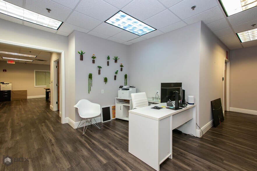 More Photos Of 2690 Weston Rd, Weston Office For Sale