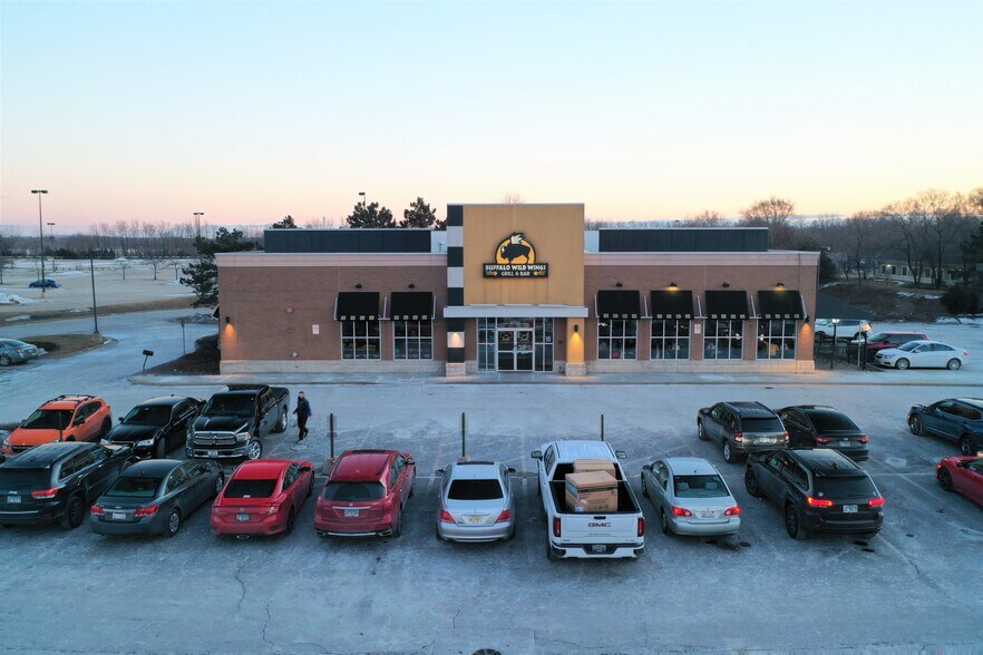 More Photos Of 5755 E Northwest Hwy, Crystal Lake Restaurant For Sale