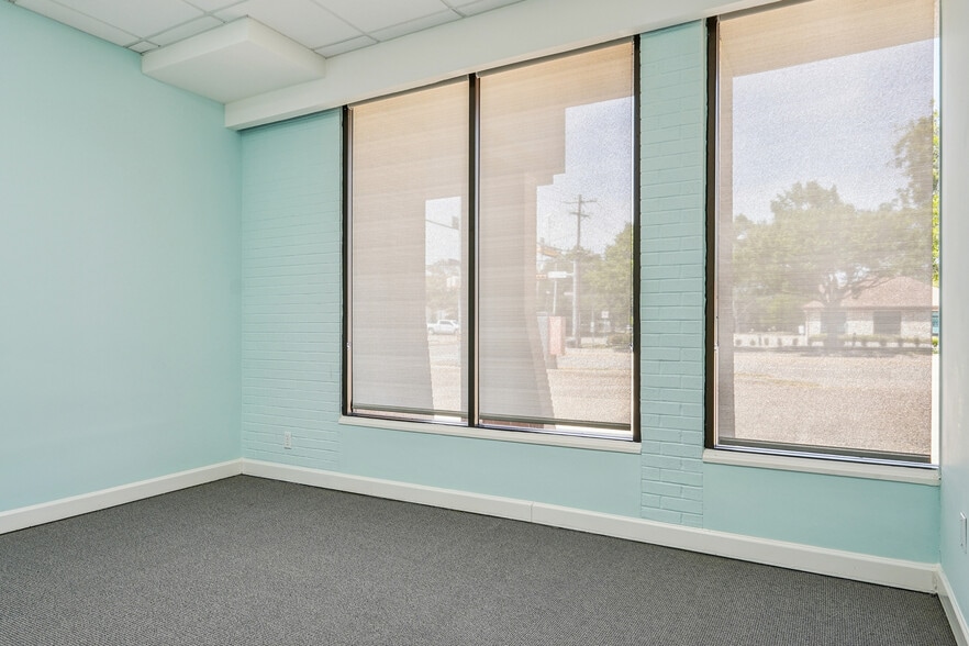 More Photos Of 396 W Main St, Lewisville Medical For Sale