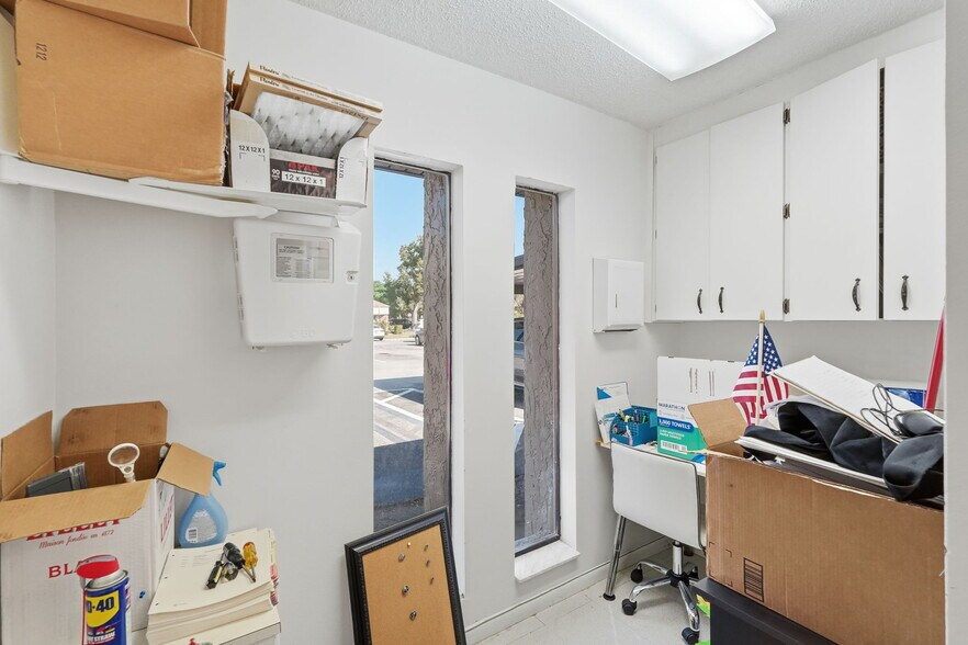 More Photos Of 516 Lakeview Rd, Clearwater Medical For Lease