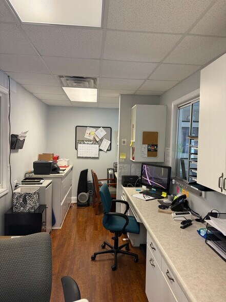 More Photos Of 925 Sanders Rd, Cumming Office For Sale