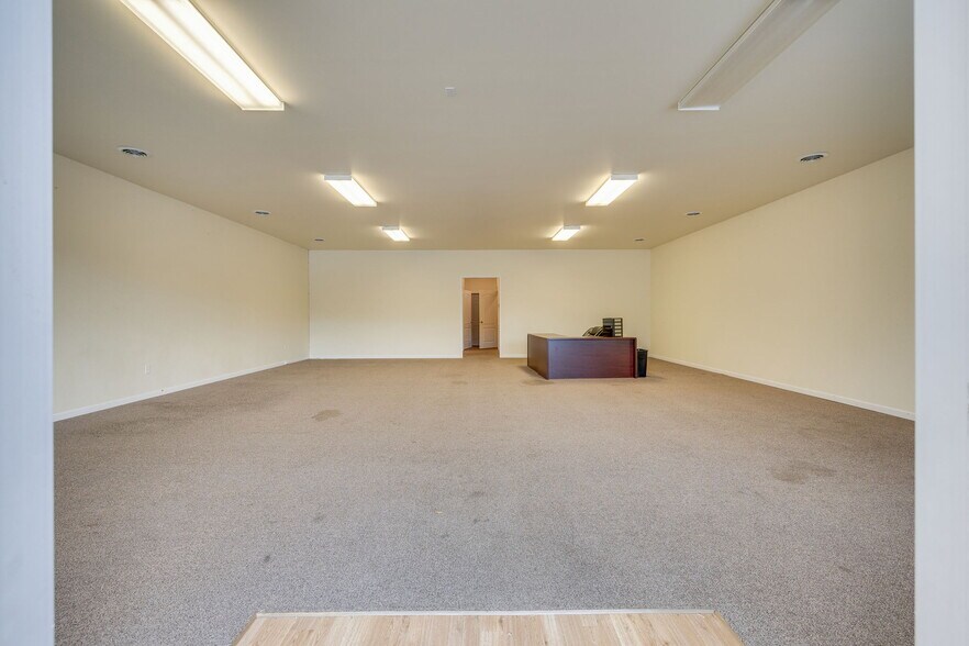 More Photos Of 3815 Highway 66 S, Rogersville Office For Lease