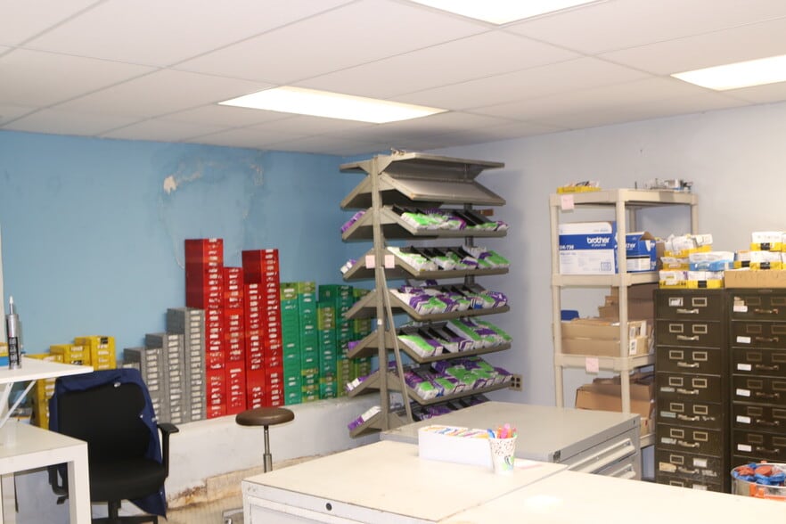 More Photos Of 200 W Fayette St, Baltimore Storefront Retail Office For Sale