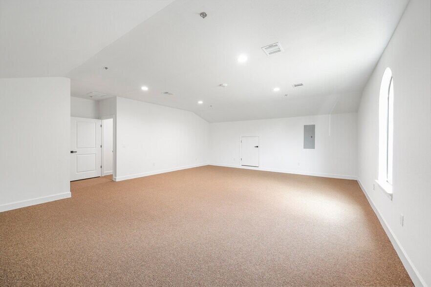 More Photos Of 284 Ed English Dr, Shenandoah Medical For Sale