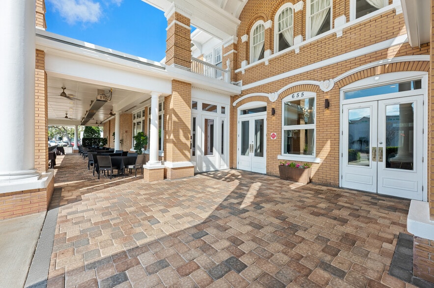 More Photos Of 655 2nd Ave S, Saint Petersburg Restaurant For Sale