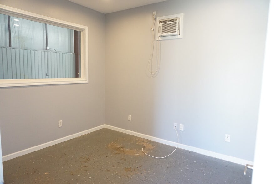 More Photos Of 5711 Clementshire St, Houston Warehouse For Lease