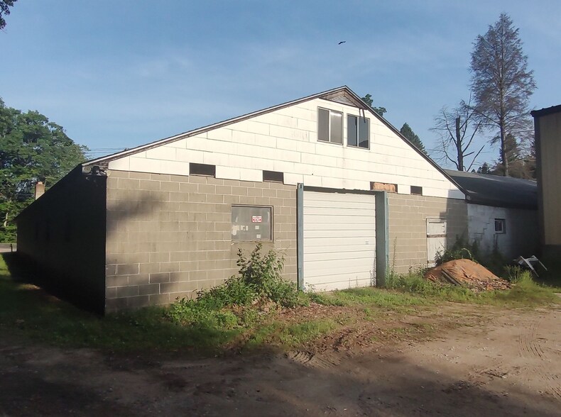 More Photos Of 30 Meadow Rd, Spencer Flex For Sale