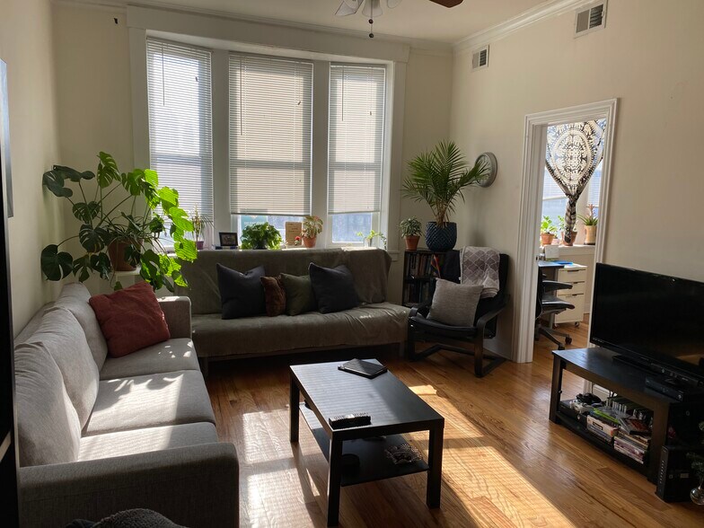 More Photos Of 2955 N Milwaukee Ave, Chicago General Retail For Sale