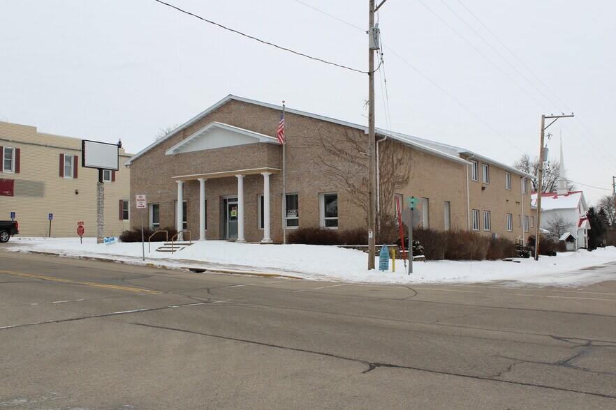 Primary Photo Of N4386 State Road 49, Poy Sippi Bank For Sale