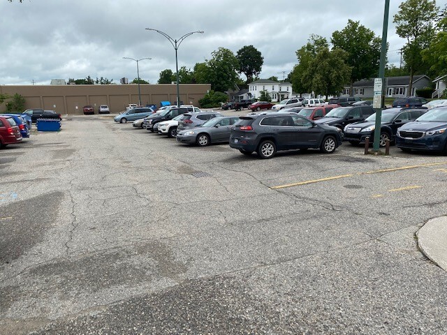 More Photos Of 211 Maple St, Big Rapids Office Residential For Lease