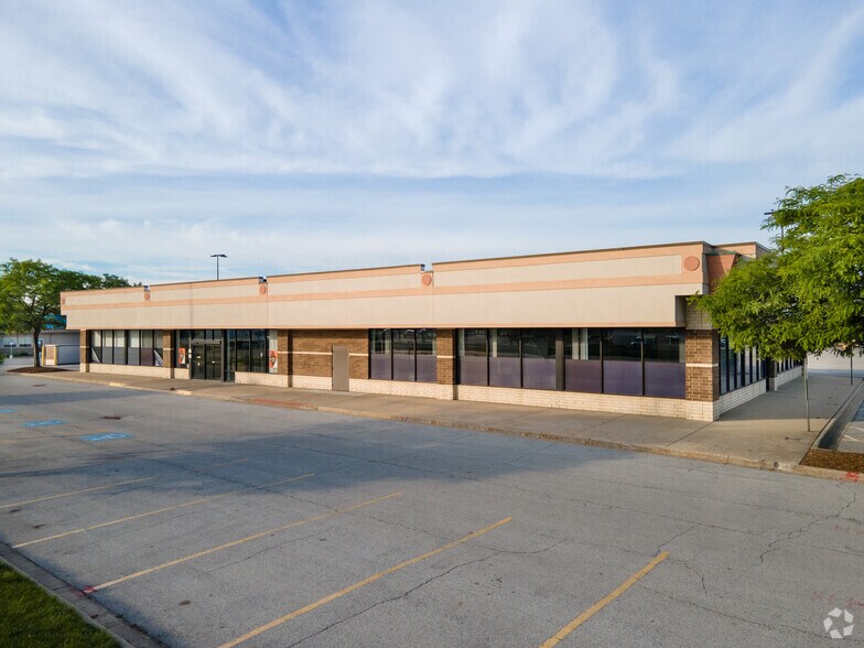 More Photos Of 13140 S Cicero Ave, Crestwood Unknown For Lease