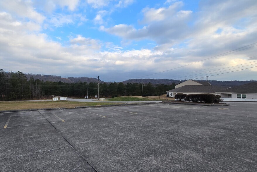 More Photos Of 55 Hannah Way, Rossville Flex For Lease