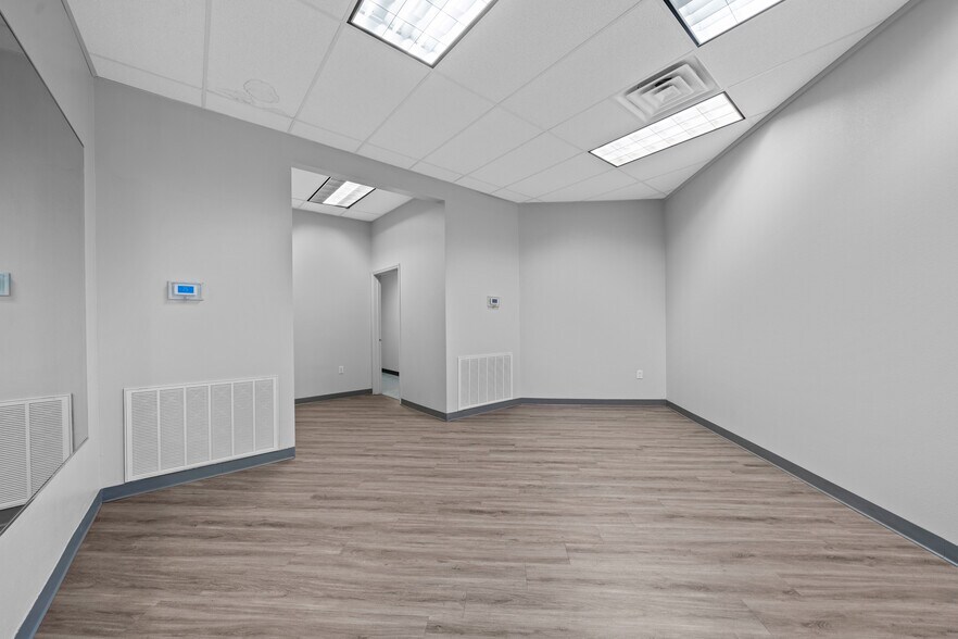 More Photos Of 1803 Airport Rd, Hot Springs General Retail For Lease