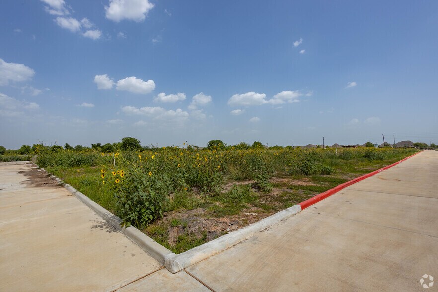 More Photos Of 18120 W. Bellfort, Richmond Warehouse For Lease