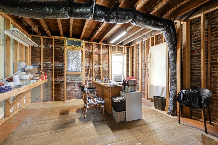 More Photos Of 641 Old Elm St, Conshohocken Bar For Sale