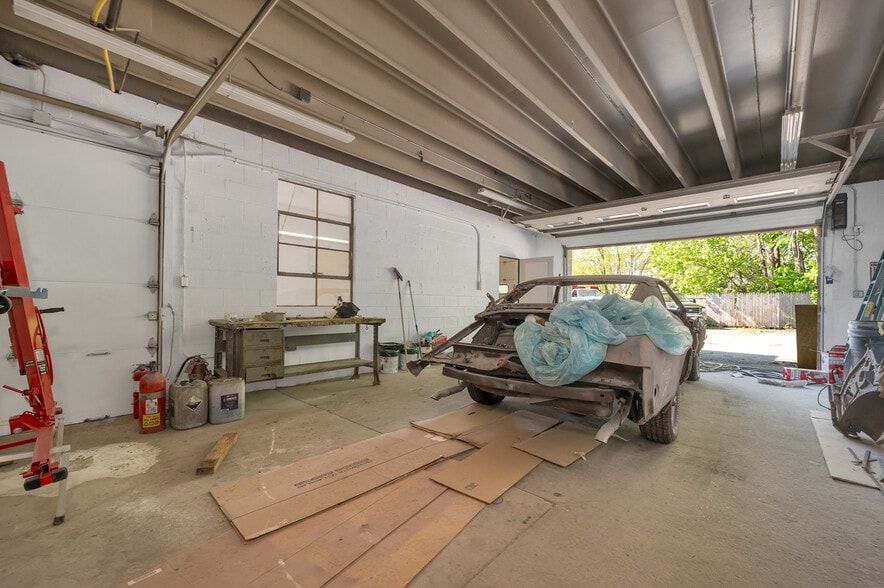 More Photos Of 11 Wilson Ct, Laconia Warehouse For Sale