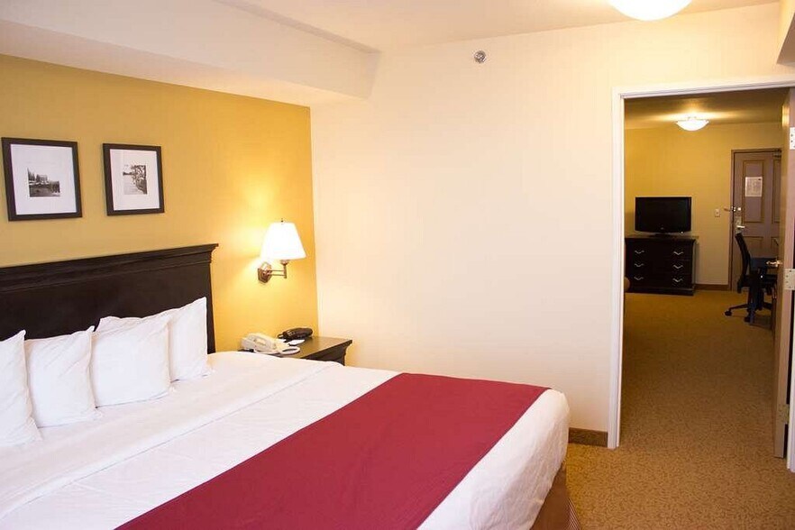 More Photos Of 665 Tecumseh St, Dundee Hotel For Sale