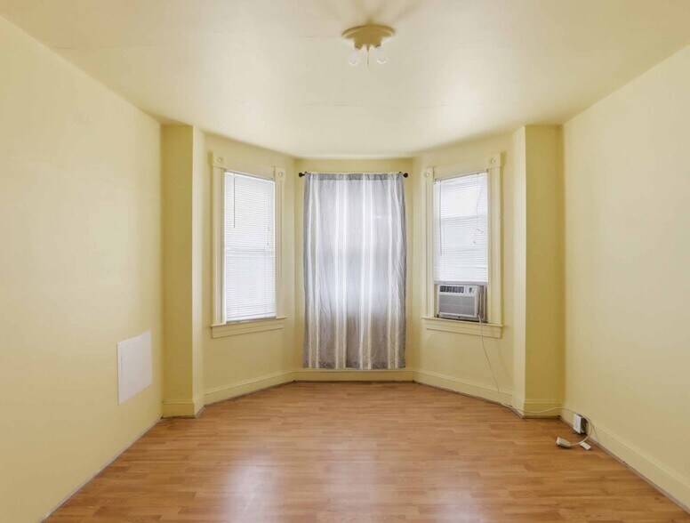 More Photos Of 2517 Washington Blvd, Baltimore Storefront Retail Residential For Sale