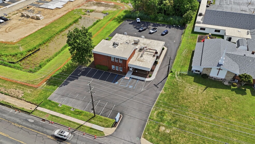 More Photos Of 1568 Woodbourne Rd, Levittown Office For Sale