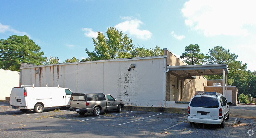 More Photos Of 888 Norfolk Sq, Norfolk Light Manufacturing For Lease