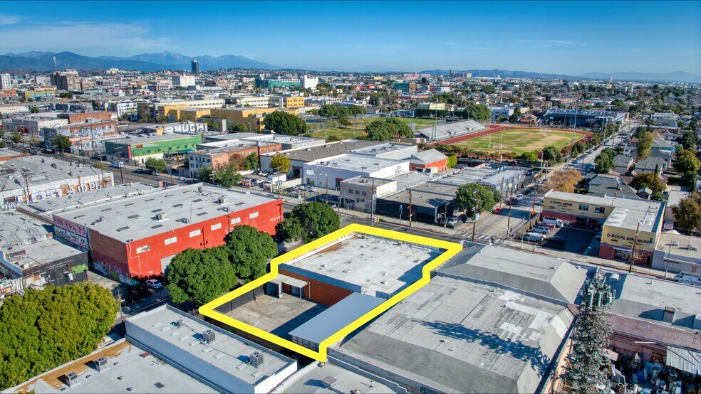 More Photos Of 2301-2305 S Main St, Los Angeles Warehouse For Lease