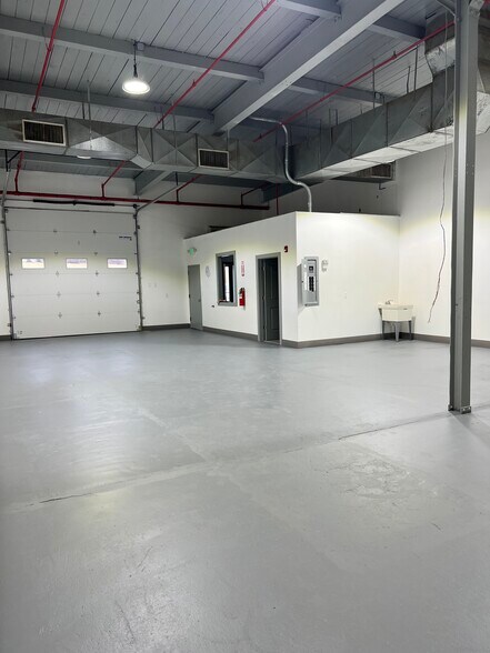 More Photos Of 550 Davisville Rd, Warminster Township Manufacturing For Lease