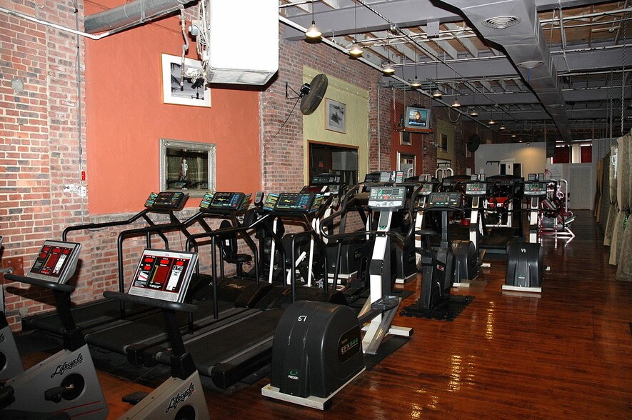 More Photos Of 10-30 Pearl St, Long Branch Warehouse For Lease