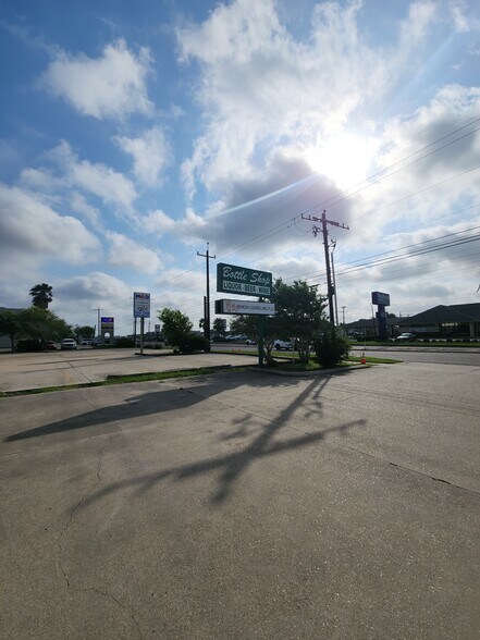 More Photos Of 7109 S Staples St, Corpus Christi General Retail For Sale