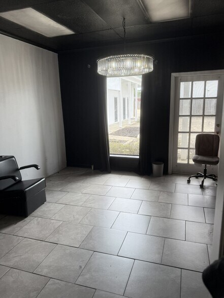 More Photos Of 9244 Florida Blvd, Baton Rouge Loft Creative Space For Lease